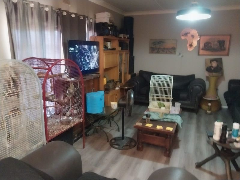 Neat 3-bedroom house situated in the peaceful small town of Derby! - Photo 7