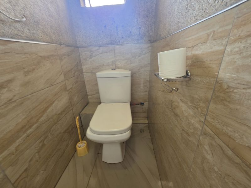 Exceptional Value Three-Bedroom Flat in a Secure Complex - Photo 10