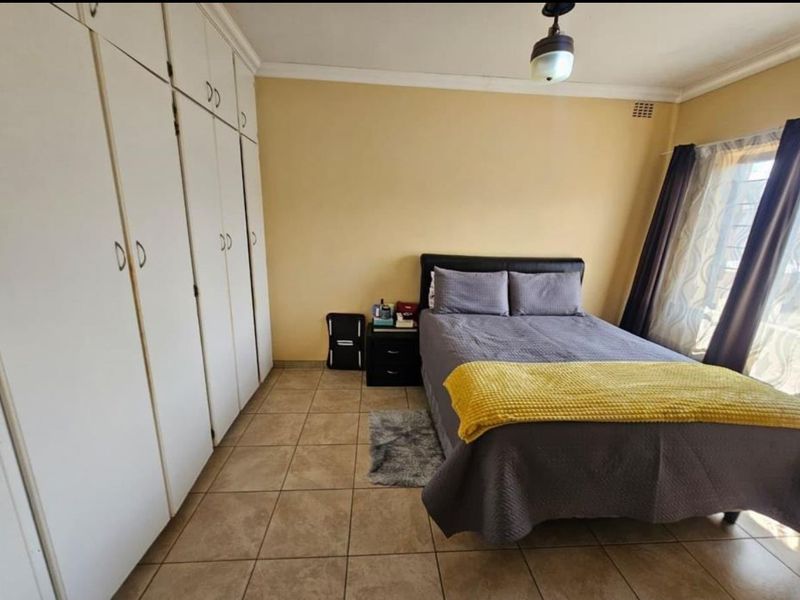 Simplex A Rare Find in The Bluff - Photo 8