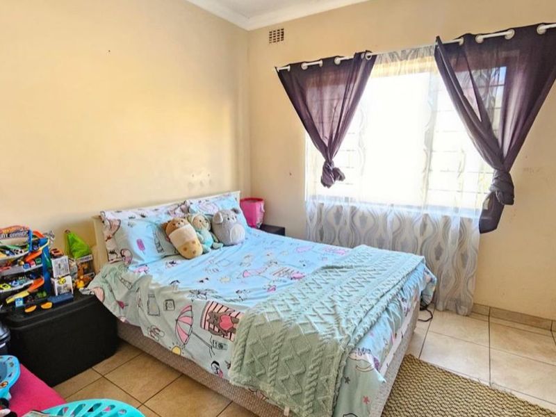 Simplex A Rare Find in The Bluff - Photo 7