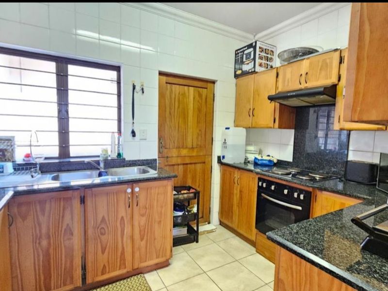 Simplex A Rare Find in The Bluff - Photo 5