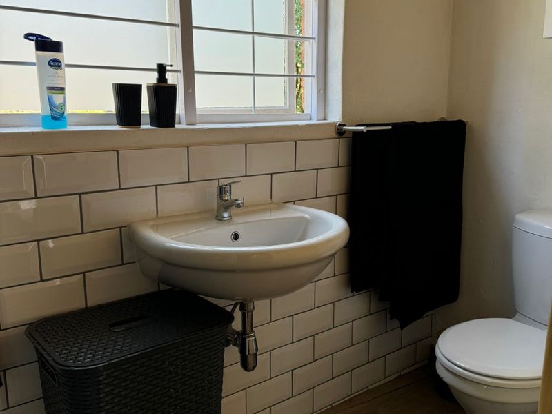 Hilton - 1 Bedroom Cottage to Rent - Photo 8