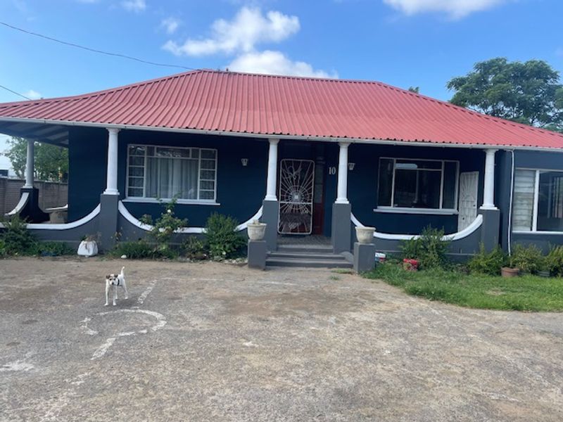 Character-Filled Farmhouse style with Flatlet & Prime Corner Position – Cambridge - Photo 2