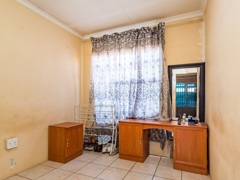 Neat 2-Bedroom Freehold Home with Solar Backup in Fleurhof Ext 2 - Photo 5