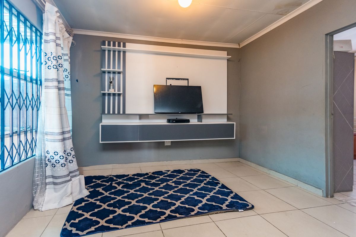 Neat 2-Bedroom Freehold Home with Solar Backup in Fleurhof Ext 2 - Photo 3