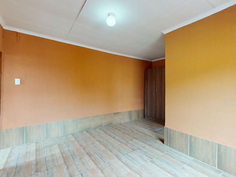 Live Luxury Non-distressed Auction with Starting to bid from: R920 000.00 - Photo 6