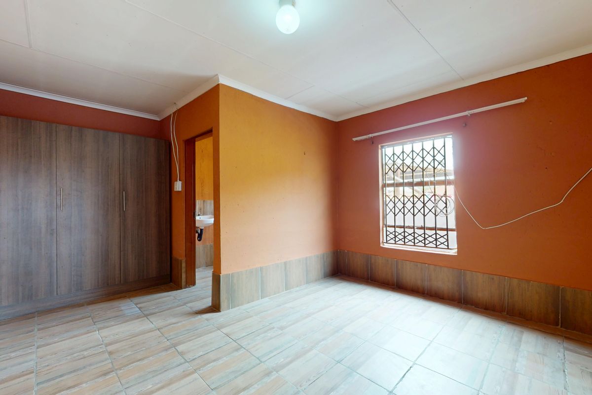 Live Luxury Non-distressed Auction with Starting to bid from: R920 000.00 - Photo 5