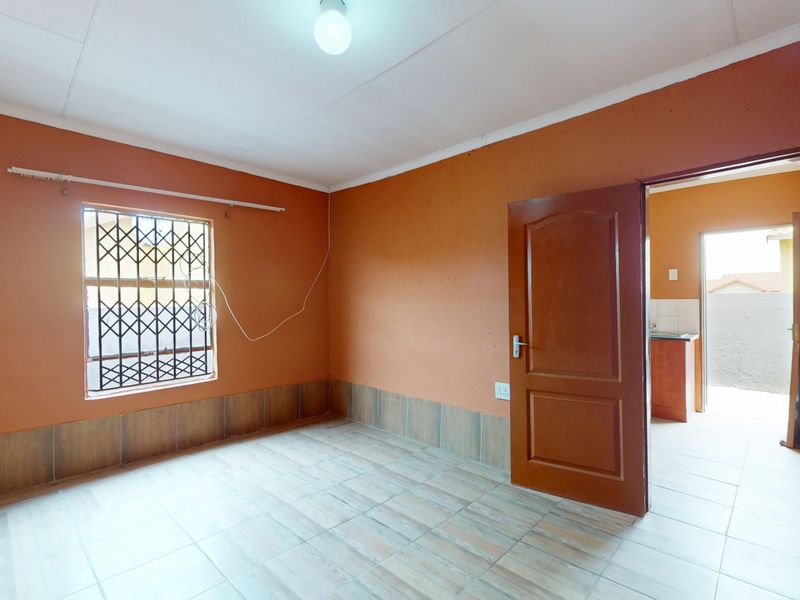 Live Luxury Non-distressed Auction with Starting to bid from: R920 000.00 - Photo 4