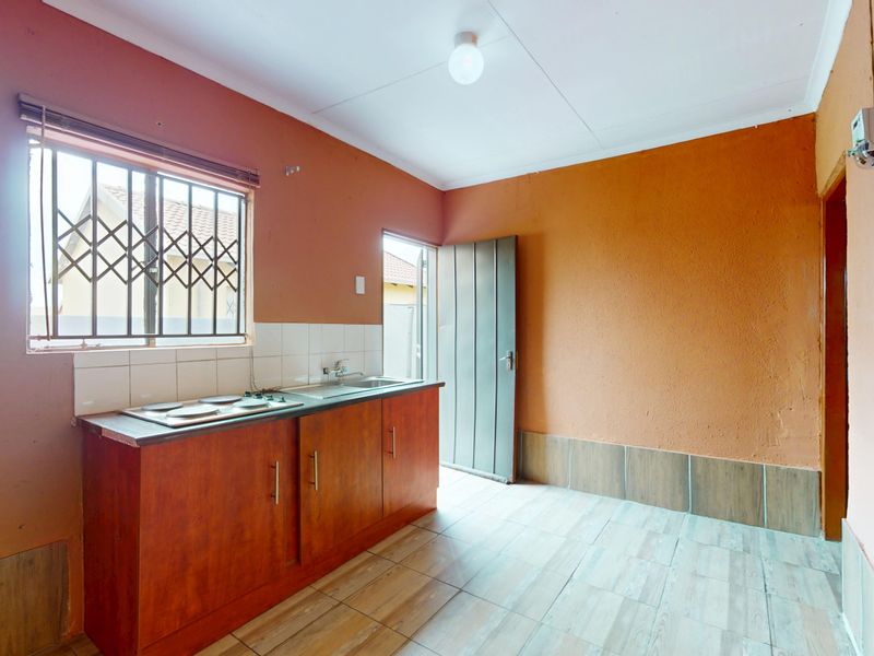 Live Luxury Non-distressed Auction with Starting to bid from: R920 000.00 - Photo 10