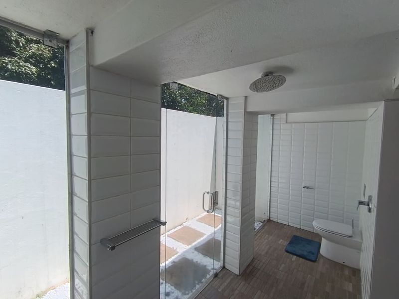 Luxurious 5-Bedroom Thatched Home with Separate Flat - Photo 9