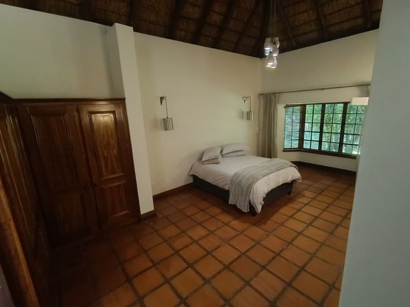 Luxurious 5-Bedroom Thatched Home with Separate Flat - Photo 7