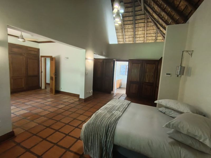 Luxurious 5-Bedroom Thatched Home with Separate Flat - Photo 6