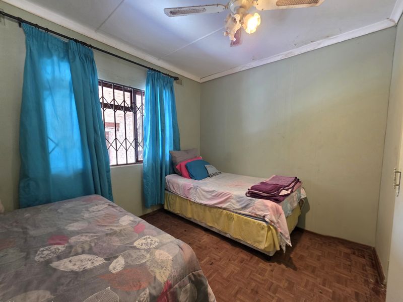 Renovator’s Dream in Prime Panorama! - Photo 8