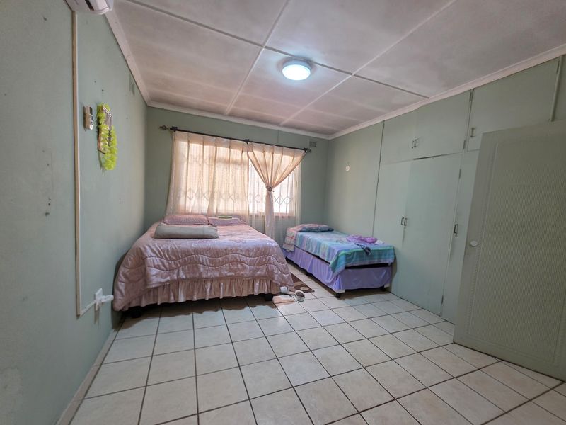 Renovator’s Dream in Prime Panorama! - Photo 7