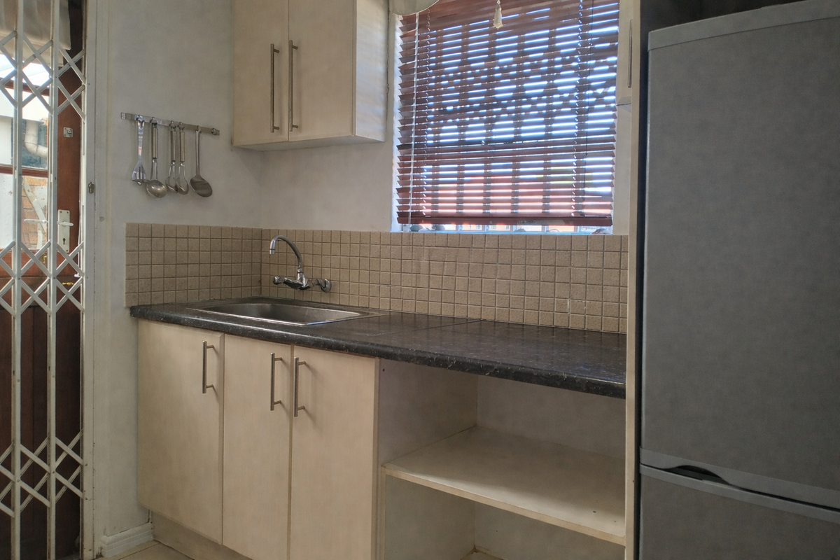 3 Bedroom, Low-Maintenance Family Oasis - Photo 5