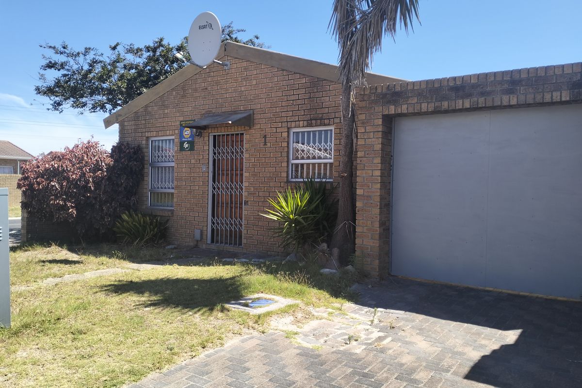 3 Bedroom, Low-Maintenance Family Oasis - Photo 2