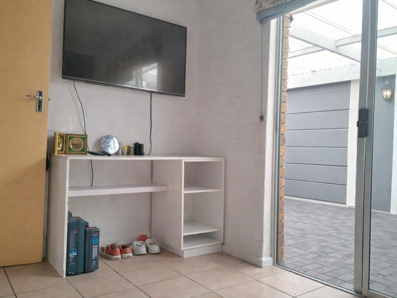 3 Bedroom, Low-Maintenance Family Oasis - Photo 8