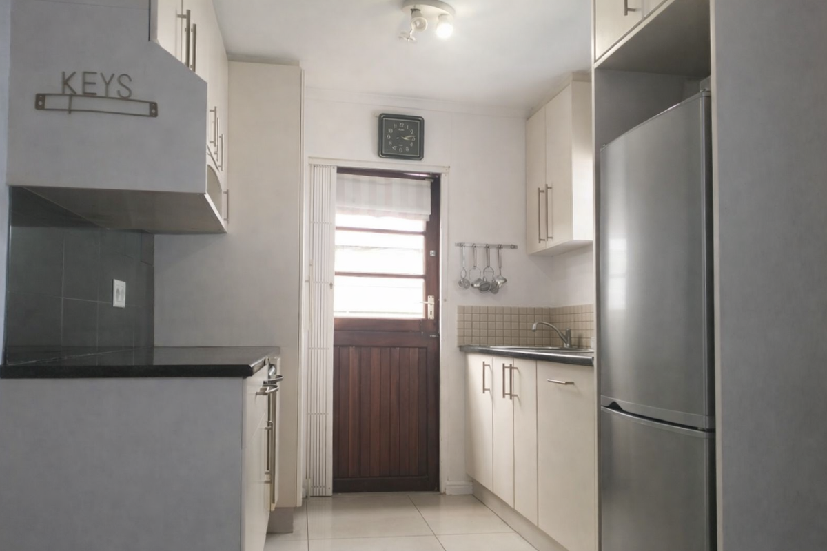 3 Bedroom, Low-Maintenance Family Oasis - Photo 4