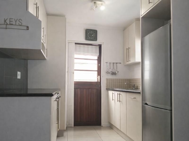 3 Bedroom, Low-Maintenance Family Oasis - Photo 4