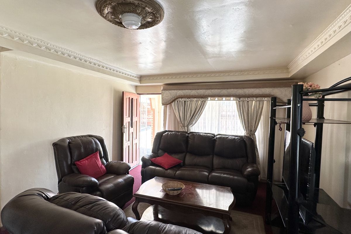 3 Bedroom, 2 Bathroom Home For Sale With Additional 2 Bedrooms, 1 Bathroom - Mbuqe, Mthatha - Photo 2