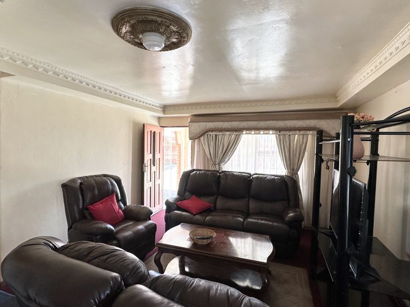 3 Bedroom, 2 Bathroom Home For Sale With Additional 2 Bedrooms, 1 Bathroom - Mbuqe, Mthatha - Photo 2