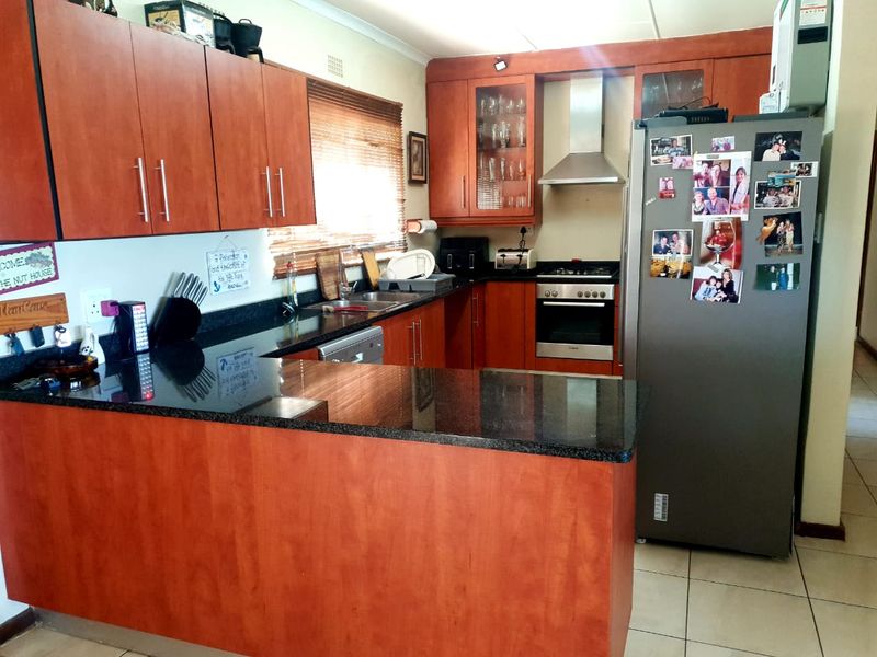 House For Sale In Elysium - Photo 2