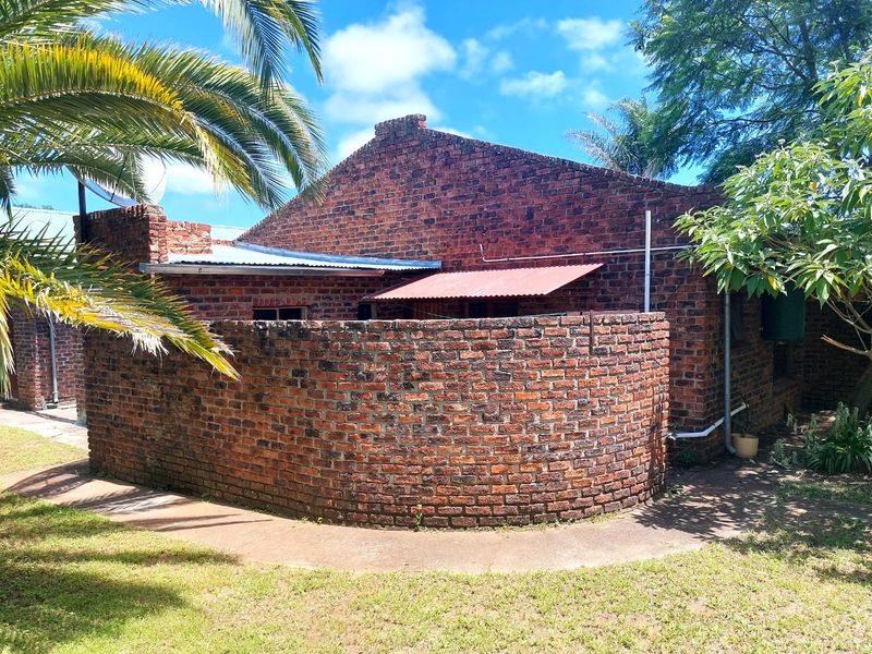 Excellent 6-Bedroom Property with Multiple Business Opportunities – Swartruggens - Photo 2