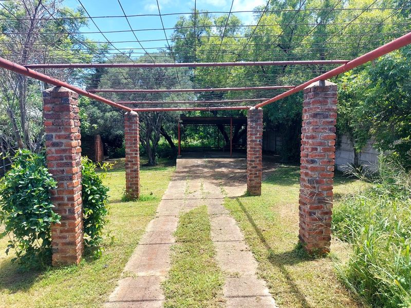 Excellent 6-Bedroom Property with Multiple Business Opportunities – Swartruggens - Photo 4