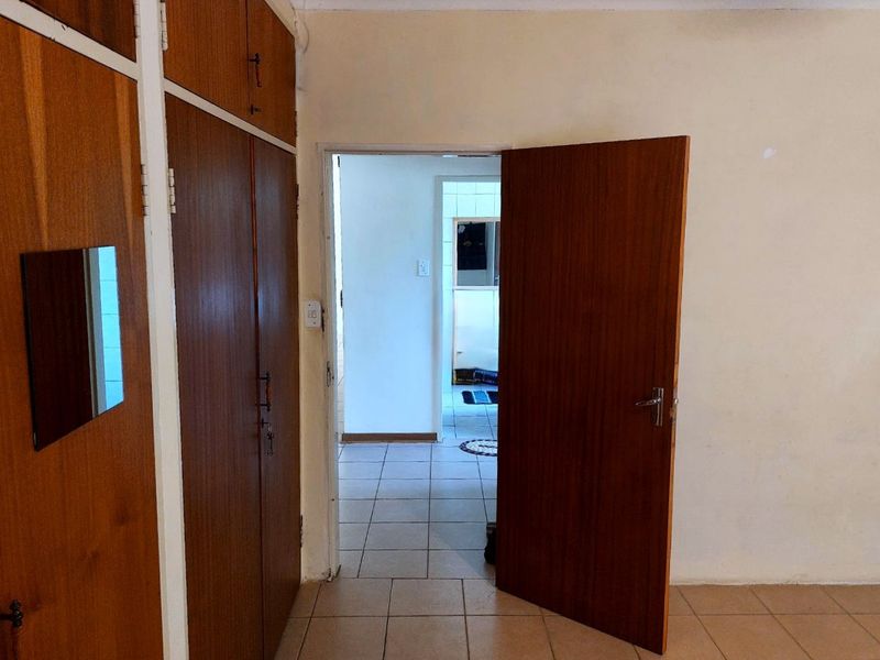 Excellent 6-Bedroom Property with Multiple Business Opportunities – Swartruggens - Photo 10