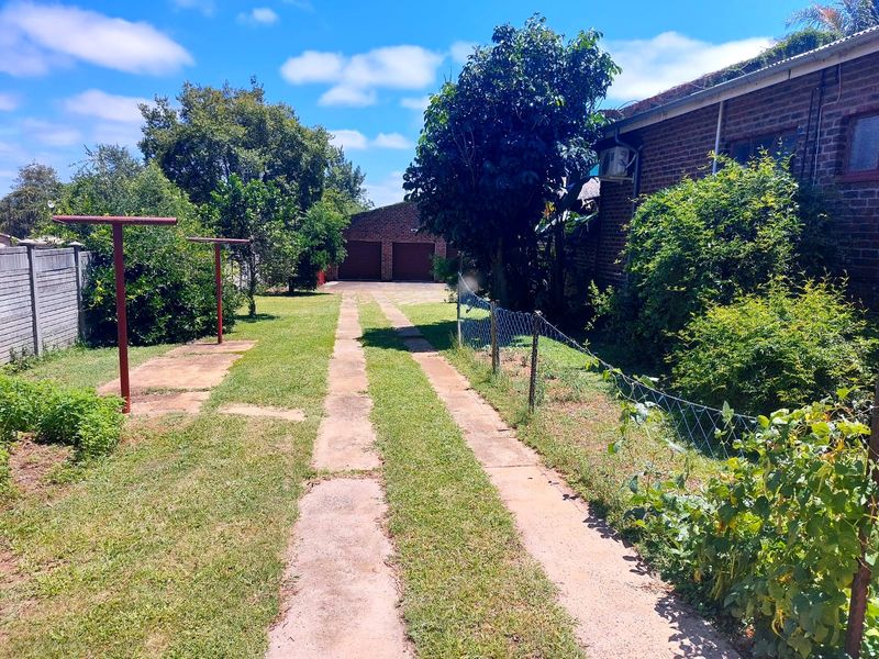 Excellent 6-Bedroom Property with Multiple Business Opportunities – Swartruggens - Photo 7