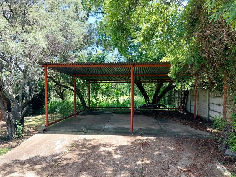 Excellent 6-Bedroom Property with Multiple Business Opportunities – Swartruggens - Photo 6