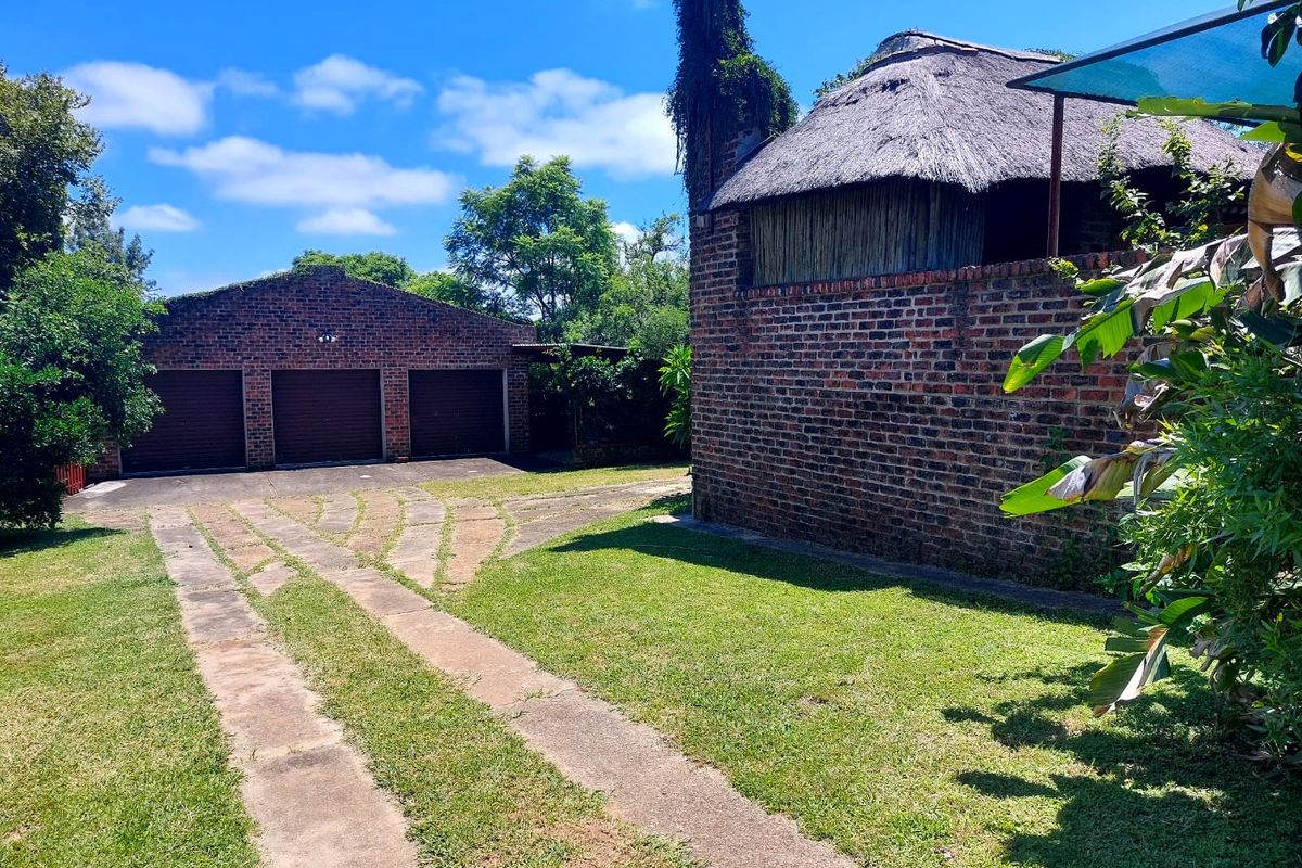 Excellent 6-Bedroom Property with Multiple Business Opportunities – Swartruggens - Photo 3