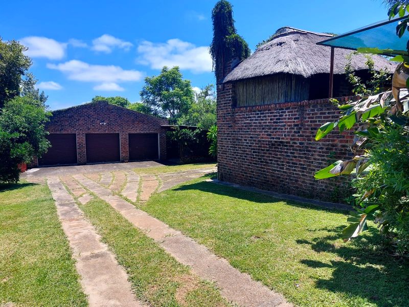 Excellent 6-Bedroom Property with Multiple Business Opportunities – Swartruggens - Photo 3