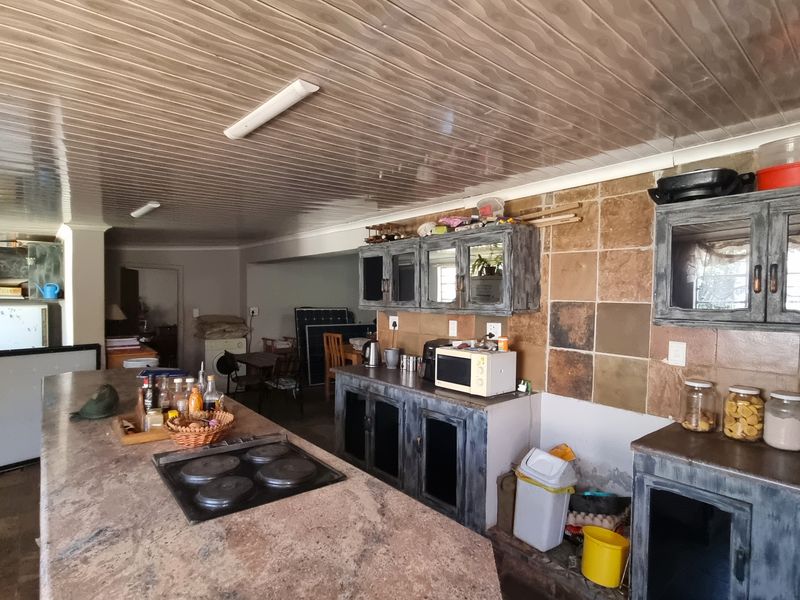 Restore the Charm – Spacious Country Home with Endless Potential in Swartruggens - Photo 7