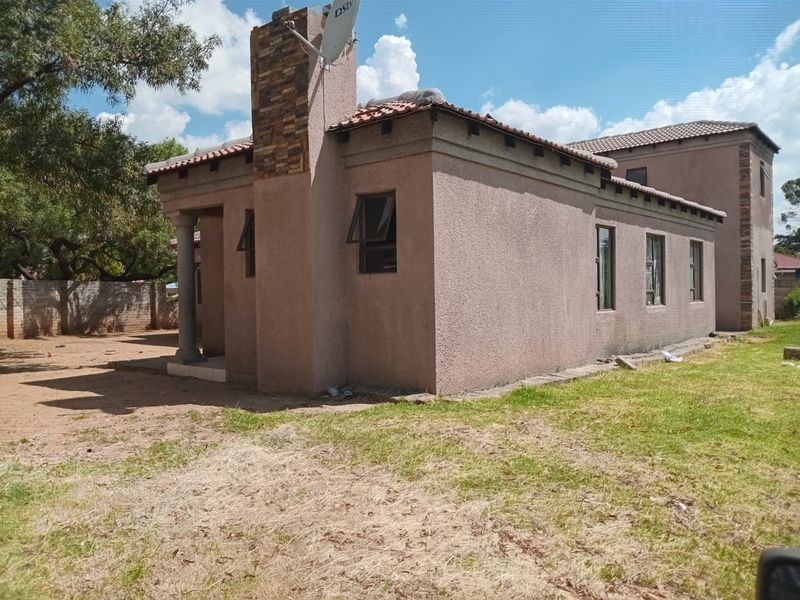 Investment Opportunity with Huge Potential – Dual Living Property - Photo 10