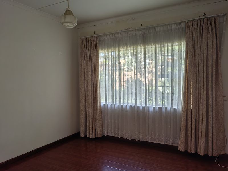 Spacious Family Home with Flatlet & Swimming Pool – Sunnyridge - Photo 10