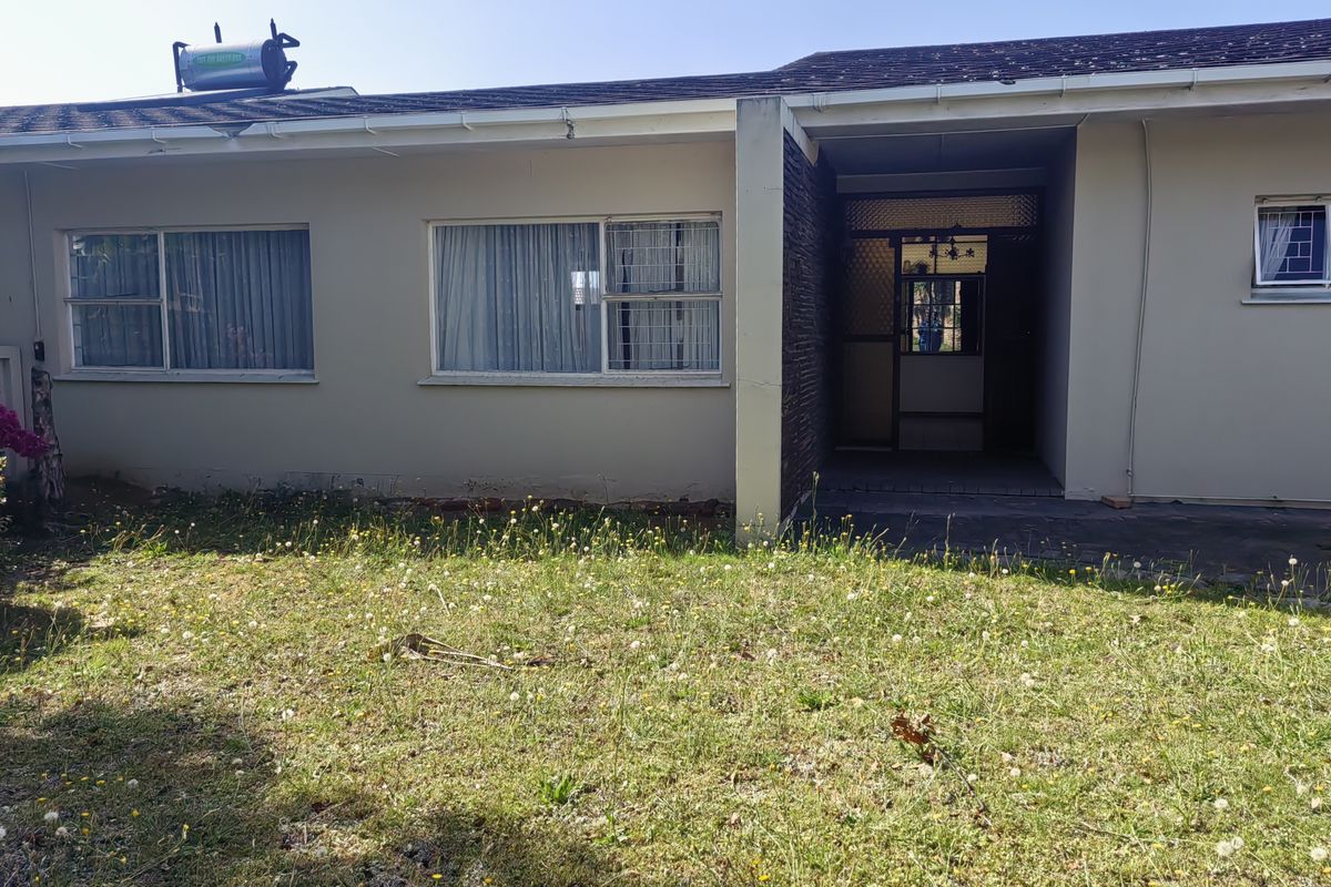 Spacious Family Home with Flatlet & Swimming Pool – Sunnyridge - Photo 2