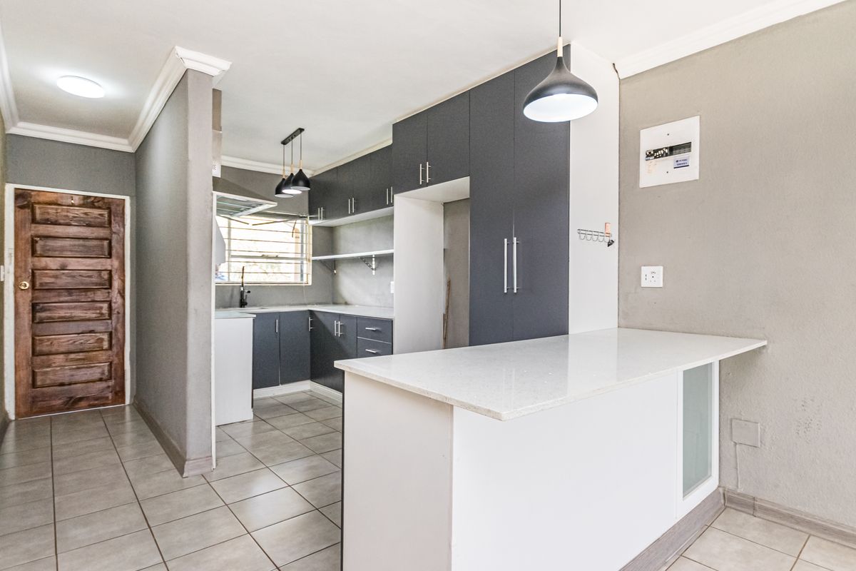 Modern 2-Bedroom Unit with Scenic Views – Priced to Sell - Photo 2
