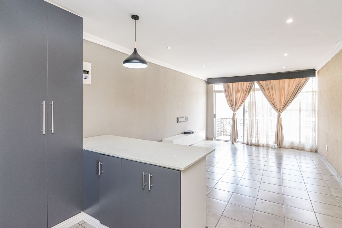 Modern 2-Bedroom Unit with Scenic Views – Priced to Sell - Photo 3