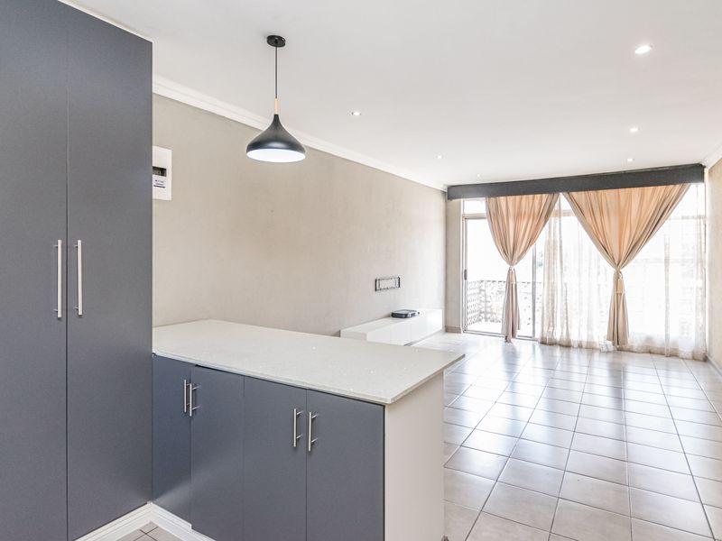 Modern 2-Bedroom Unit with Scenic Views – Priced to Sell - Photo 3