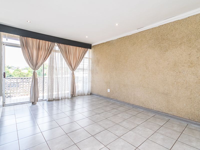Modern 2-Bedroom Unit with Scenic Views – Priced to Sell - Photo 8