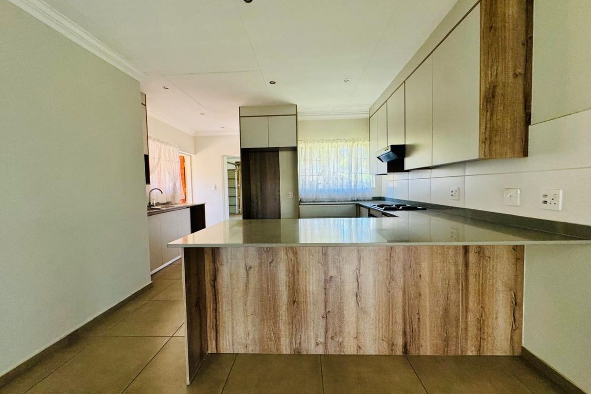 Spacious 3-Bedroom Home in Secure 24-Hour Boomed Estate - Photo 3