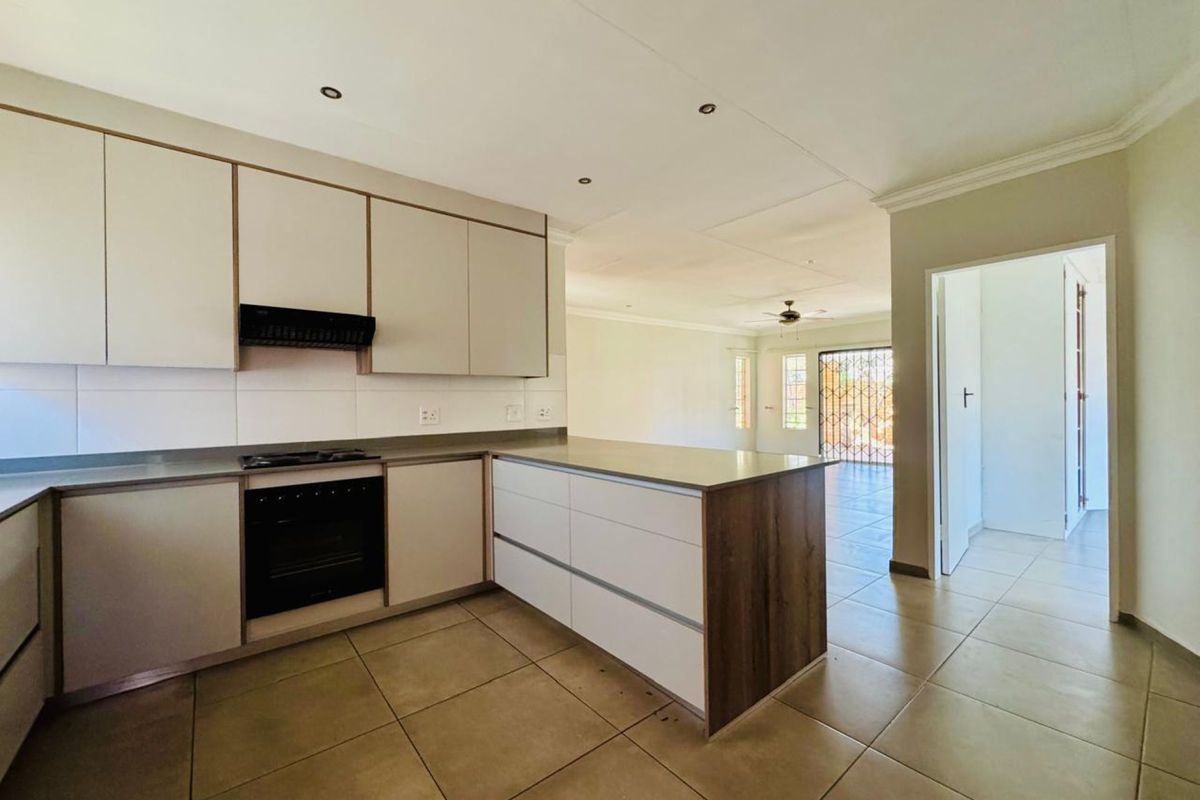 Spacious 3-Bedroom Home in Secure 24-Hour Boomed Estate - Photo 4