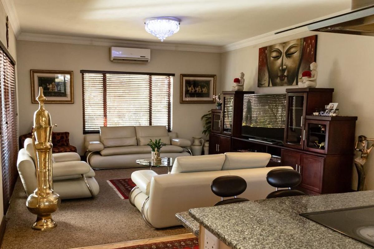 EXQUISITE !! DOUBLE STORY !! 4-BEDROOM HOUSE FOR SALE IN A GATED ESTATE IN MONTANA !! - Photo 3