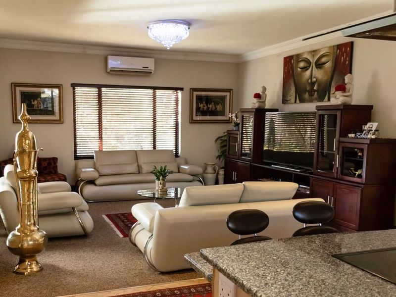 EXQUISITE !! DOUBLE STORY !! 4-BEDROOM HOUSE FOR SALE IN A GATED ESTATE IN MONTANA !! - Photo 3