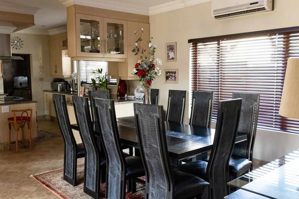 EXQUISITE !! DOUBLE STORY !! 4-BEDROOM HOUSE FOR SALE IN A GATED ESTATE IN MONTANA !! - Photo 2