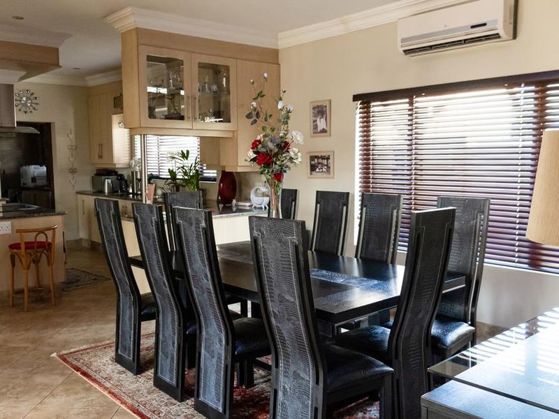 EXQUISITE !! DOUBLE STORY !! 4-BEDROOM HOUSE FOR SALE IN A GATED ESTATE IN MONTANA !! - Photo 2