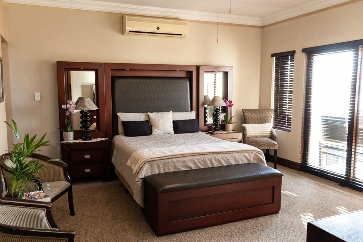 EXQUISITE !! DOUBLE STORY !! 4-BEDROOM HOUSE FOR SALE IN A GATED ESTATE IN MONTANA !! - Photo 4