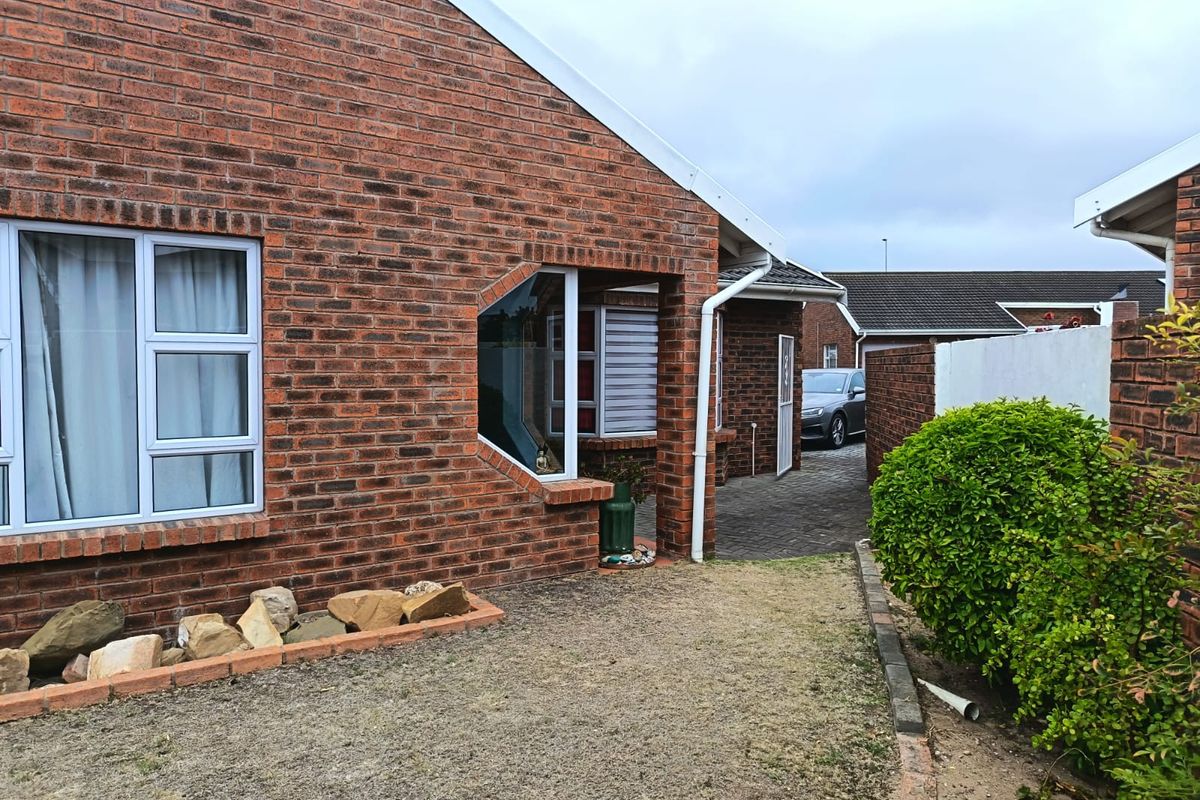 Summerstrand: Modern Coastal Living in Secure Summerstrand Villas - Photo 3