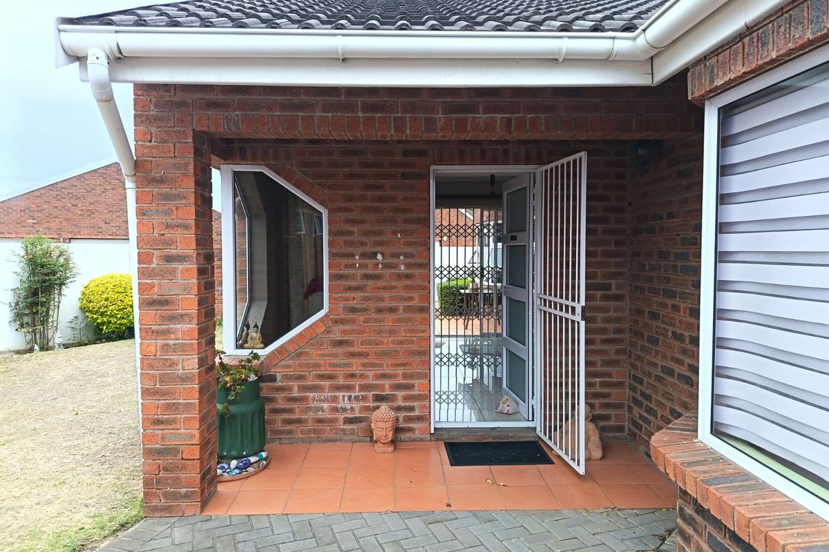 Summerstrand: Modern Coastal Living in Secure Summerstrand Villas - Photo 5